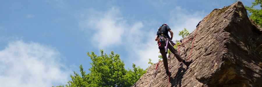 imaged'un apprenant évoluant sur une falaise